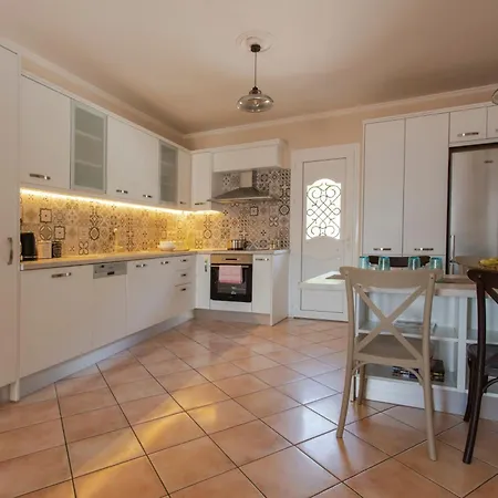 Dina Apartman *
