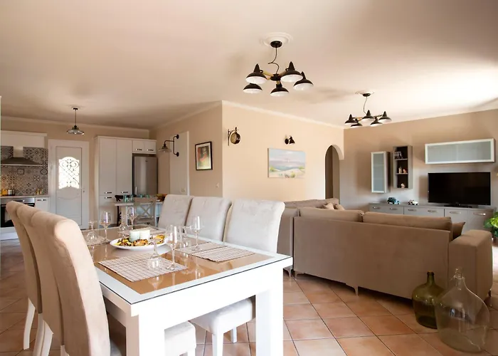 Апартаменты Dina *