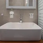 Dina Apartman *